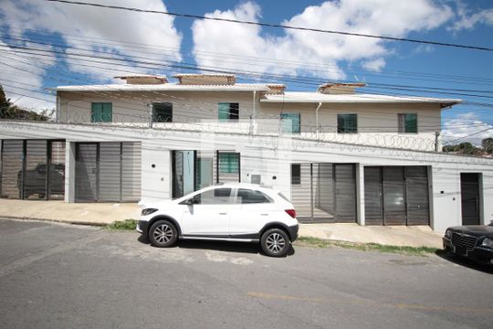 Fachada de casa para alugar com 2 quartos, 76m² em Copacabana, Belo Horizonte
