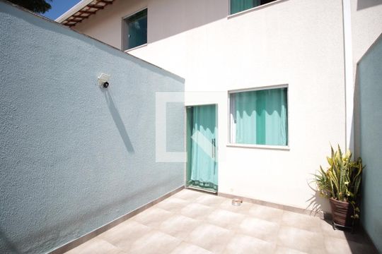 Garagem de casa para alugar com 2 quartos, 76m² em Copacabana, Belo Horizonte