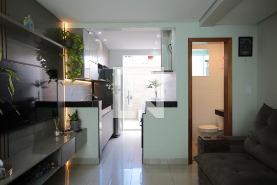 Sala de casa para alugar com 2 quartos, 76m² em Copacabana, Belo Horizonte