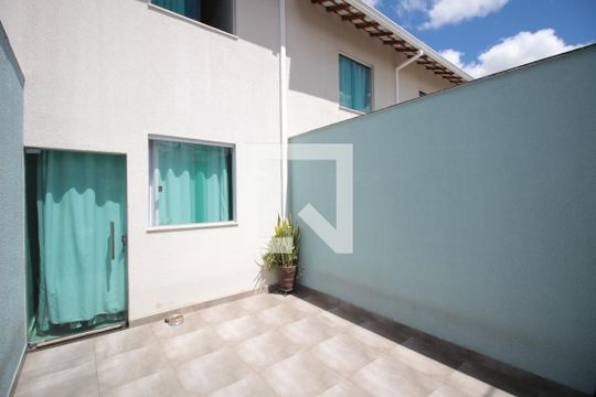 Garagem de casa para alugar com 2 quartos, 76m² em Copacabana, Belo Horizonte