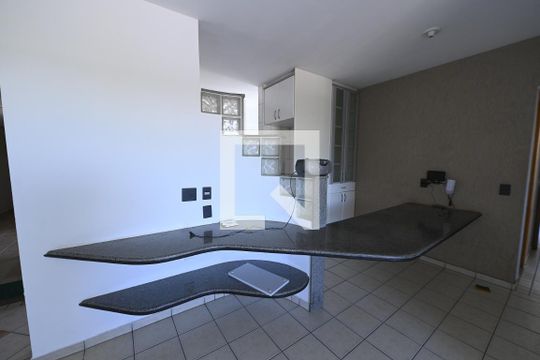Sala de apartamento à venda com 3 quartos, 80m² em Setor Leste Universitário, Goiânia