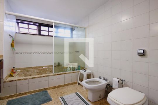 Banheiro da Suíte 1 de casa à venda com 3 quartos, 325m² em Anil, Rio de Janeiro