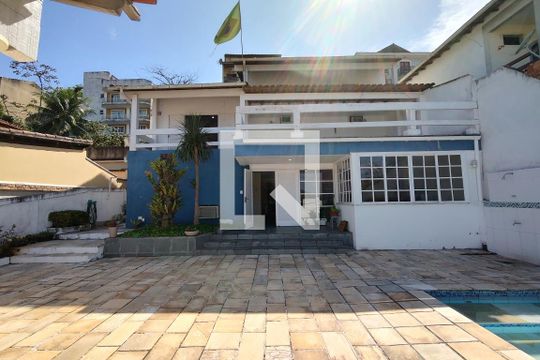 Fachada de casa à venda com 3 quartos, 325m² em Anil, Rio de Janeiro