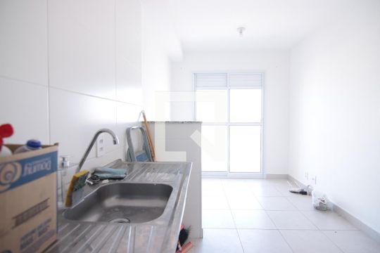 Cozinha de apartamento para alugar com 1 quarto, 31m² em Vila Ré, São Paulo