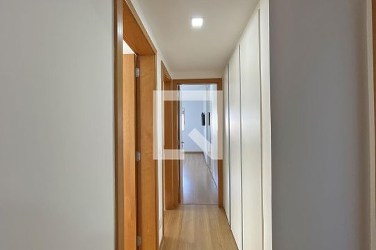 Hall Quartos de apartamento à venda com 3 quartos, 105m² em Vale do Sereno, Nova Lima