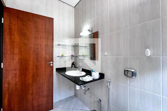 Banheiro de casa para alugar com 1 quarto, 28m² em Campo Belo, São Paulo