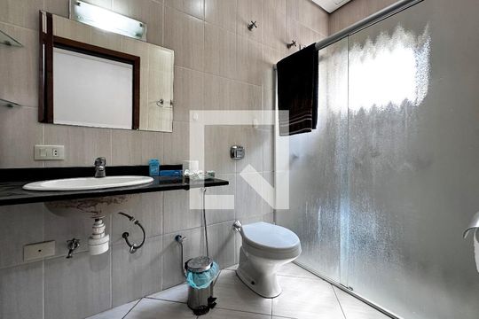 Banheiro de casa para alugar com 1 quarto, 28m² em Campo Belo, São Paulo
