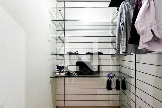 Closet de casa para alugar com 1 quarto, 28m² em Campo Belo, São Paulo