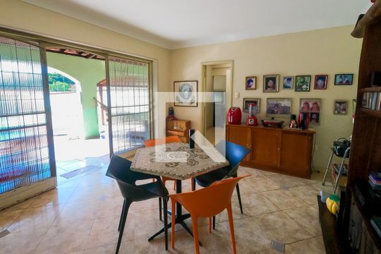 Sala de casa à venda com 2 quartos, 360m² em Brasiléia, Betim