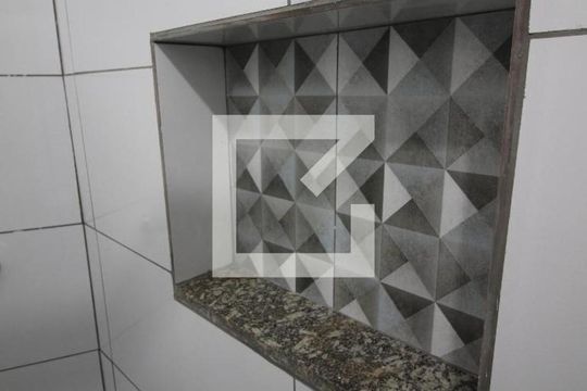Banheiro de casa para alugar com 2 quartos, 45m² em Vila Bertioga, São Paulo