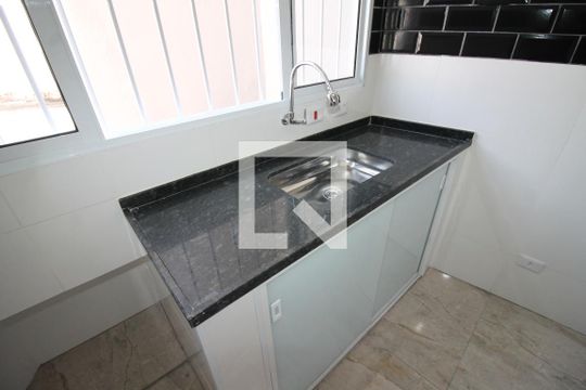 Cozinha de casa para alugar com 2 quartos, 45m² em Vila Bertioga, São Paulo