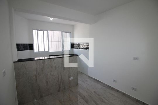 Sala de casa para alugar com 2 quartos, 45m² em Vila Bertioga, São Paulo