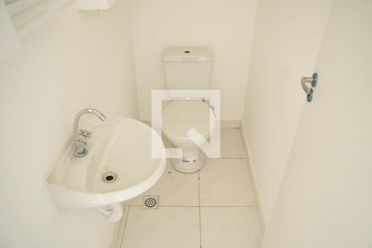 Lavabo de casa para alugar com 2 quartos, 80m² em Centreville, Cotia