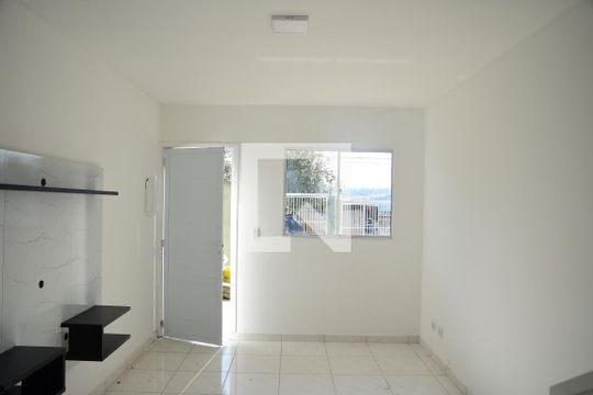 Sala de casa para alugar com 2 quartos, 80m² em Centreville, Cotia