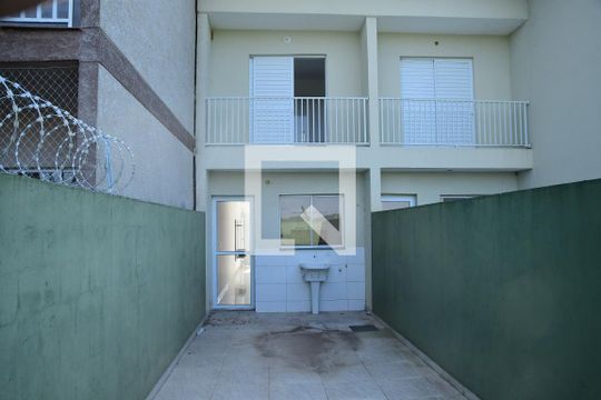 Quintal de casa para alugar com 2 quartos, 80m² em Centreville, Cotia