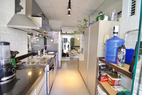 Cozinha de apartamento à venda com 2 quartos, 70m² em Vila Suzana, São Paulo