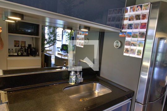 Cozinha de apartamento à venda com 2 quartos, 70m² em Vila Suzana, São Paulo