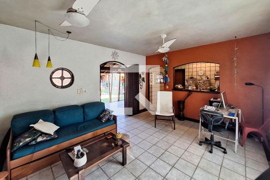 Sala de casa à venda com 3 quartos, 556m² em Camboinhas, Niterói