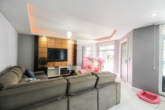 Sala de casa de condomínio para alugar com 4 quartos, 171m² em Califórnia, Nova Iguaçu