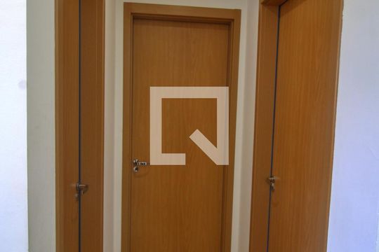 Corredor  de apartamento à venda com 2 quartos, 44m² em Parque Reboucas, São Paulo