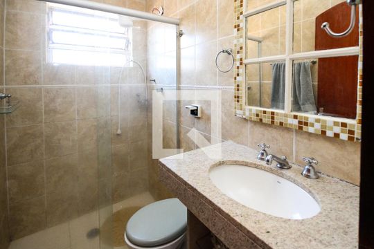 Banheiro de casa para alugar com 3 quartos, 120m² em Cidade Satélite Santa Bárbara, São Paulo
