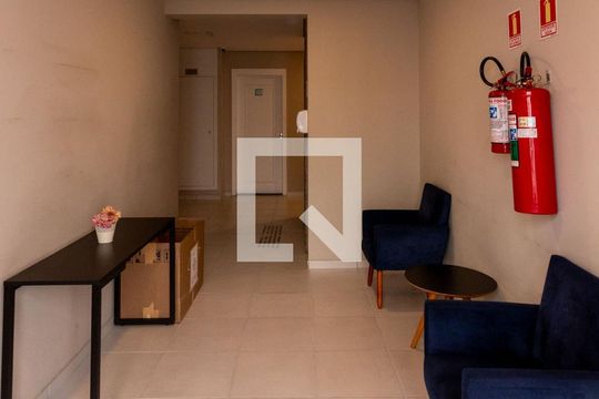 Hall de entrada de apartamento à venda com 2 quartos, 42m² em Parque Reboucas, São Paulo