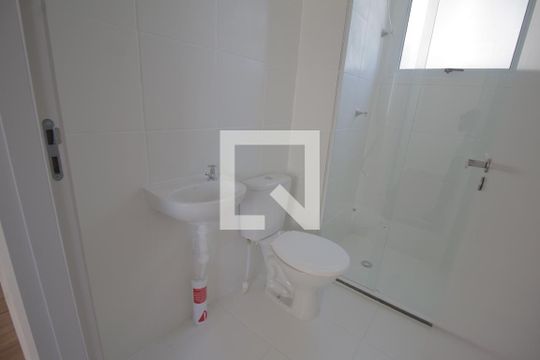 Banheiro de apartamento à venda com 2 quartos, 43m² em Mato Grande, Canoas