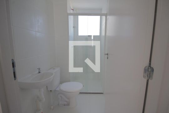 Banheiro de apartamento à venda com 2 quartos, 43m² em Mato Grande, Canoas