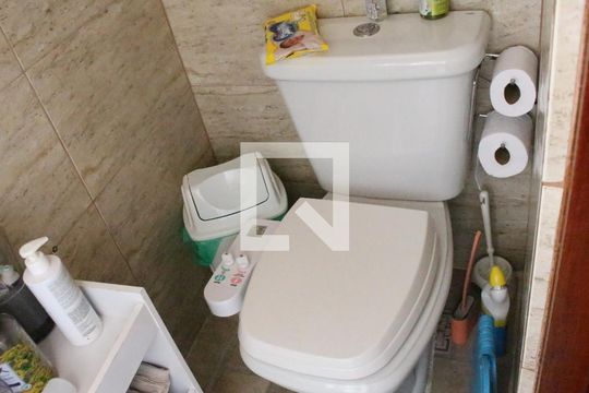 Edicula - Banheiro de casa à venda com 3 quartos, 240m² em Vila Baruel, São Paulo