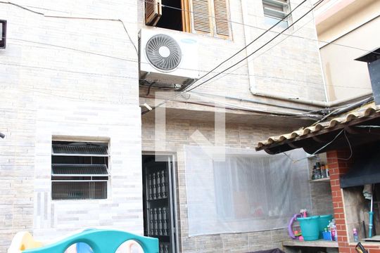 Quintal de casa à venda com 3 quartos, 240m² em Vila Baruel, São Paulo