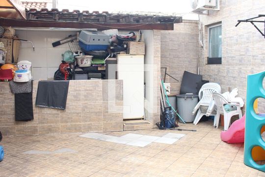 Quintal de casa à venda com 3 quartos, 240m² em Vila Baruel, São Paulo