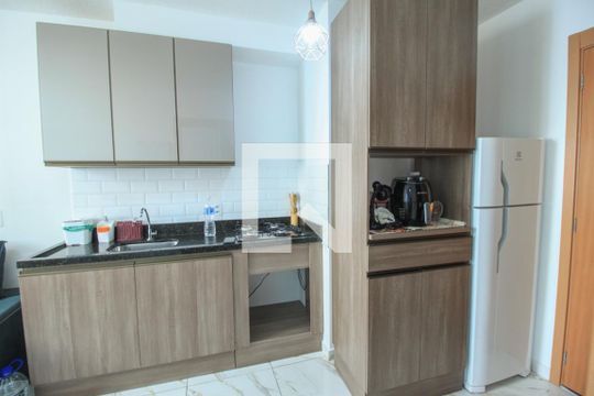 Cozinha de apartamento para alugar com 1 quarto, 24m² em Belenzinho, São Paulo