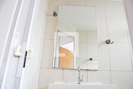 Banheiro Social de apartamento para alugar com 2 quartos, 65m² em Jardim Terezopolis, Guarulhos