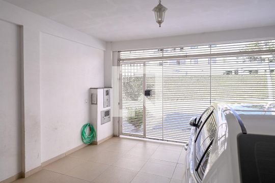 Garagem de casa à venda com 3 quartos, 120m² em Sacomã, São Paulo