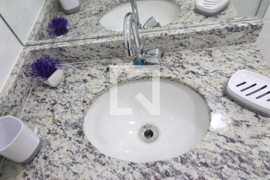 Banheiro de apartamento para alugar com 2 quartos, 40m² em Vila Carrao, São Paulo