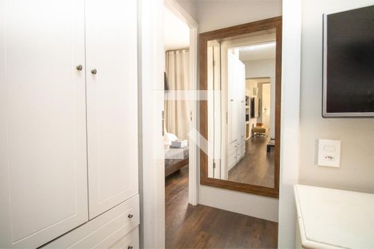 Corredor de apartamento à venda com 3 quartos, 97m² em Vila Olímpia, São Paulo