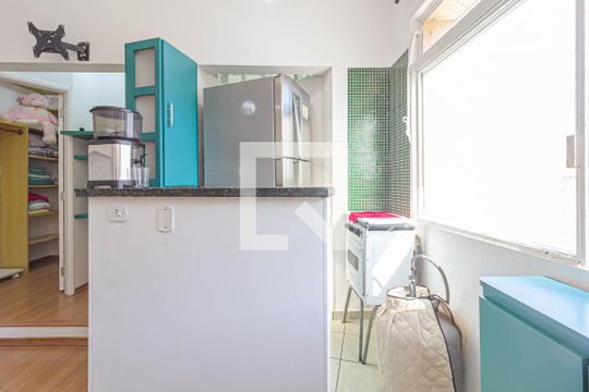Cozinha de kitnet/studio para alugar com 1 quarto, 26m² em Bela Vista, São Paulo