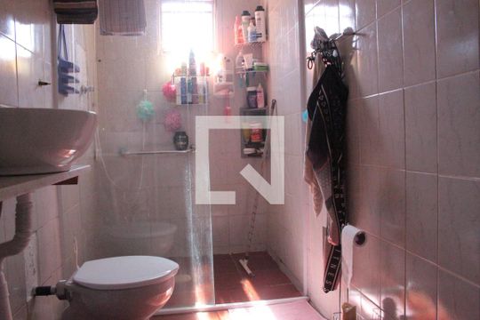 Banheiro de casa à venda com 2 quartos, 79m² em Conjunto Habitacional Vila Santana (sousas), Campinas