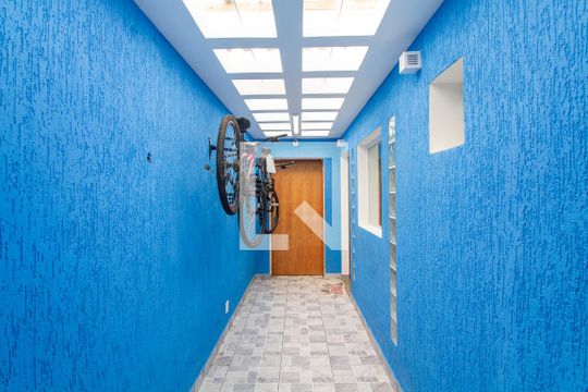 Corredor do Quintal de casa à venda com 3 quartos, 300m² em Parque Colonial, São Paulo