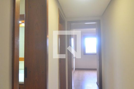 Corredor de apartamento para alugar com 4 quartos, 126m² em Marechal Rondon, Canoas