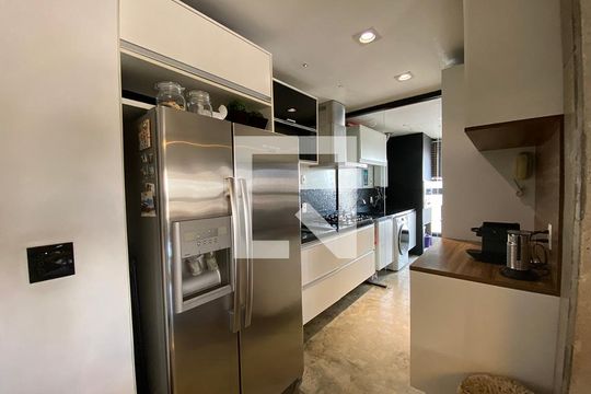 Cozinha de apartamento à venda com 2 quartos, 70m² em Vila Regente Feijó, São Paulo