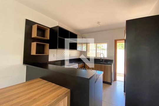 Cozinha e Área de Serviço de casa para alugar com 2 quartos, 68m² em Boa Vista, Novo Hamburgo