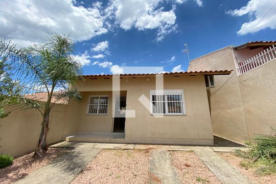 Fachada de casa para alugar com 2 quartos, 68m² em Boa Vista, Novo Hamburgo