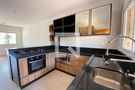 Cozinha e Área de Serviço de casa para alugar com 2 quartos, 68m² em Boa Vista, Novo Hamburgo