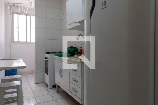 Cozinha  de apartamento para alugar com 2 quartos, 49m² em Vila Marieta, São Paulo