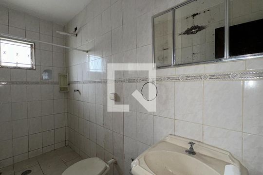 Banheiro de casa para alugar com 2 quartos, 100m² em Pineville, Pinhais