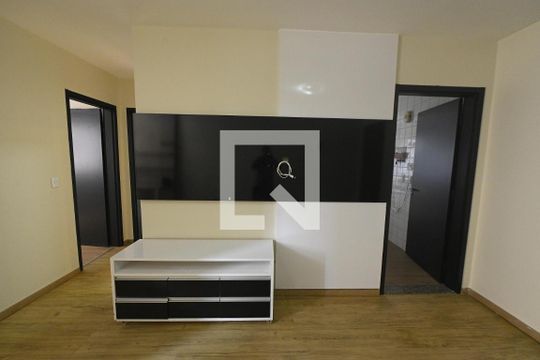 Sala de apartamento à venda com 2 quartos, 58m² em Jardim Leblon, Goiânia