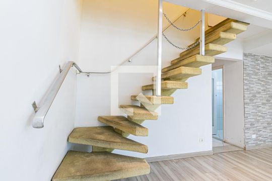 Escadas de casa à venda com 4 quartos, 359m² em Vila Gomes Cardim, São Paulo