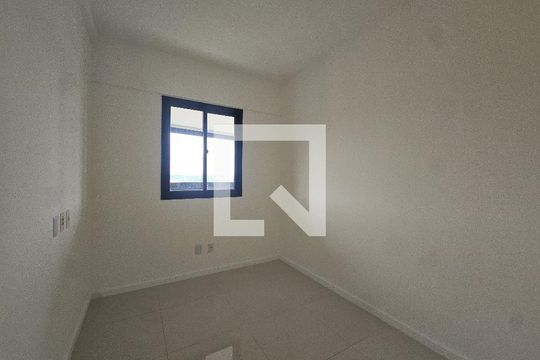 Quarto de apartamento para alugar com 2 quartos, 65m² em Boca do Rio, Salvador