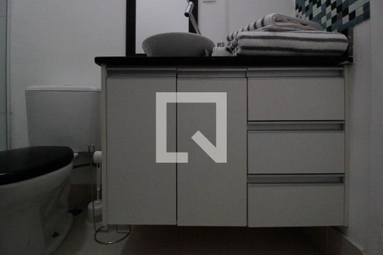 Banheiro de apartamento para alugar com 1 quarto, 43m² em Perdizes, São Paulo